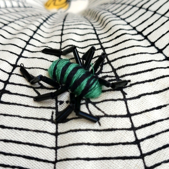 John Derian Tangled Web Spider + Web Round Linen & Cotton Pillow Halloween NWT - Picture 4 of 5